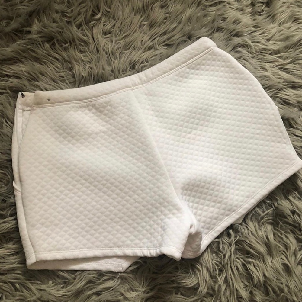 White Skort. - image 3